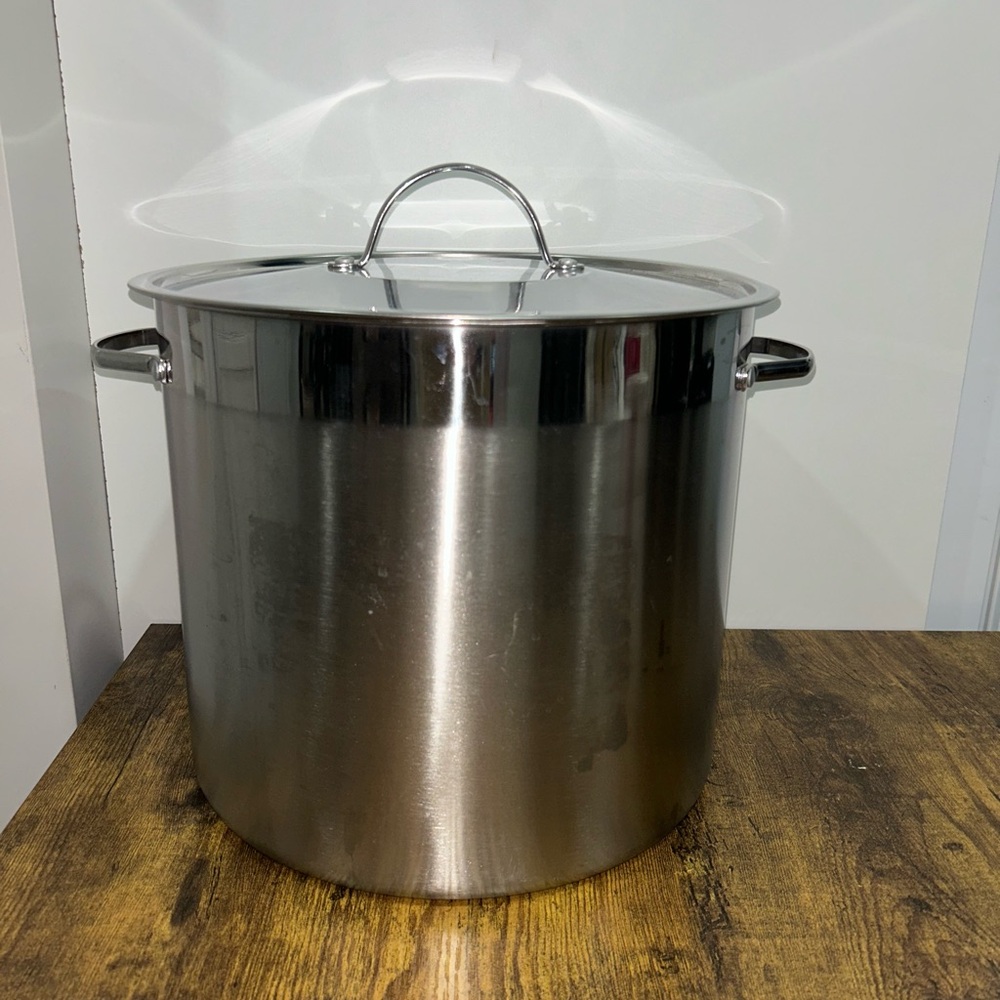 Large Stainless Steel Stock Pot with Lid - Silver